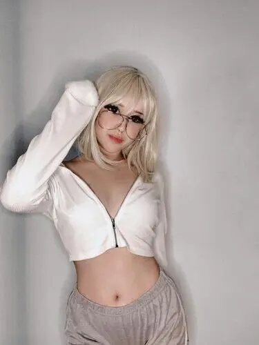 Amy Louise Profile image 1