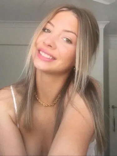 Sunny Sarah Profile image 2